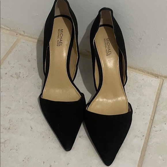 Micheal Kors black suede heels w/metal details - Picture 1 of 4